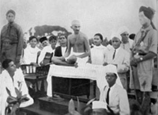 Gandhi addressing the scouts in Madras