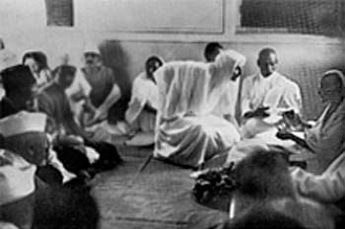 Miraben talking with Gandhi, at the working Committee meeting with Sardar Patel, Rajendra Prasad, Dr. Ansari, Azad and other members at Mani Bhavan, Bombay, December 29, 1931