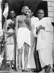 Gandhi addressing the people from the coach on the way to Madura, February 4, 1946