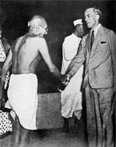 Gandhi greets Sir Stafford Cripps at the Bhangi Colony, Delhi, April 1946